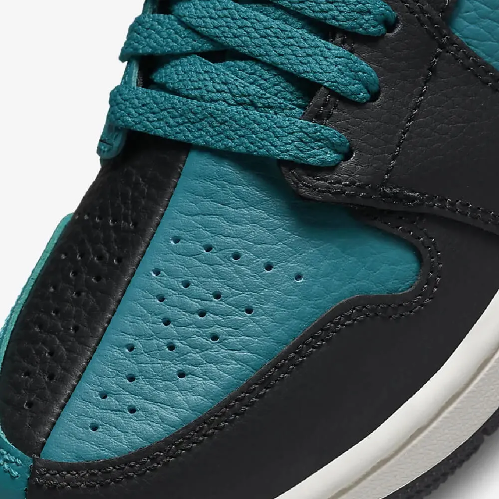 Nike Air Jordan 1 Low SE sneakers, black/green